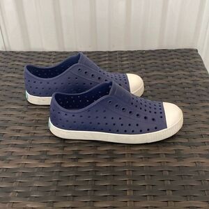 Native Jefferson shoes junior size 3